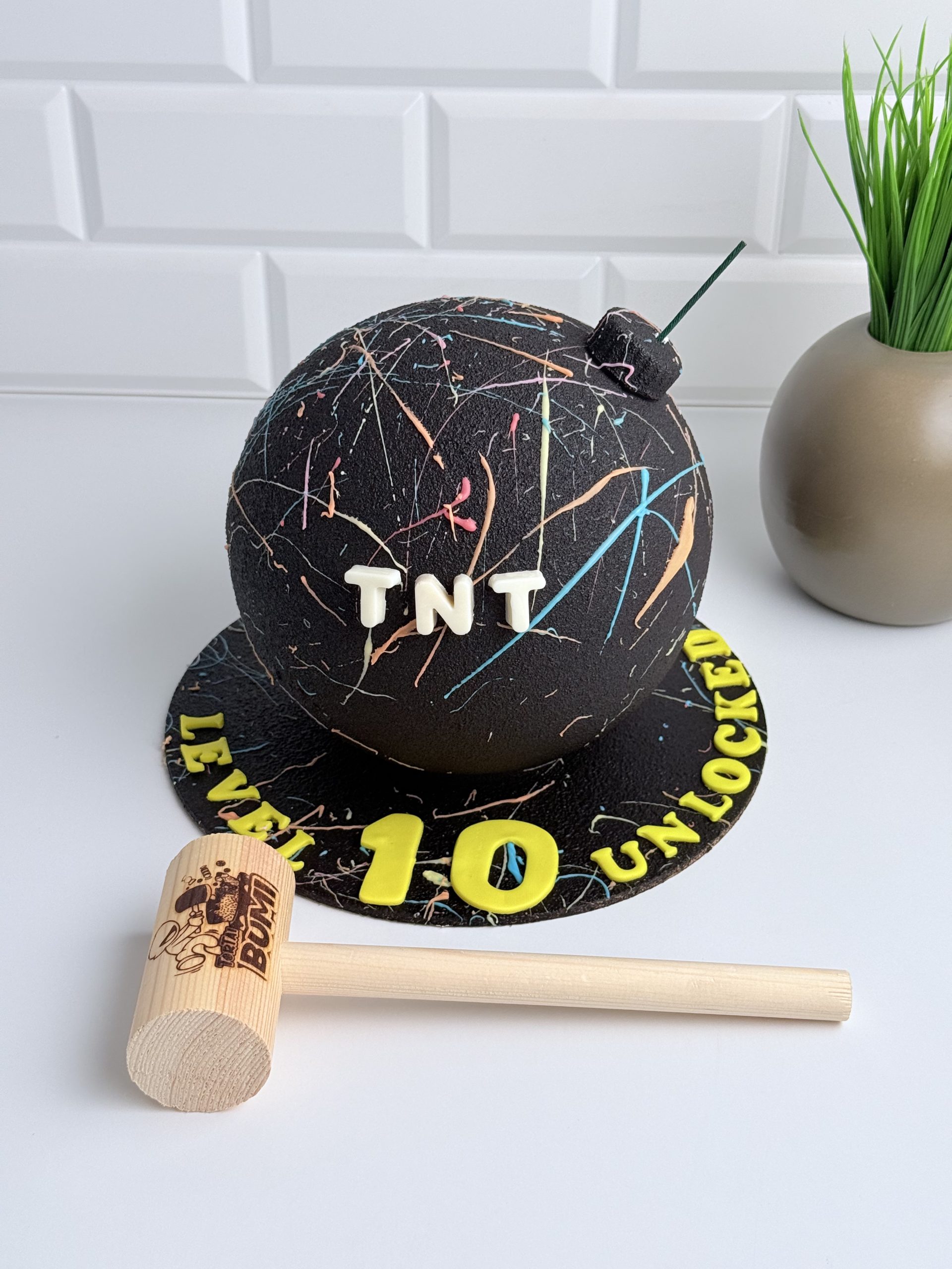 TNT BLACK BOMBA 3D BUMI Tortas